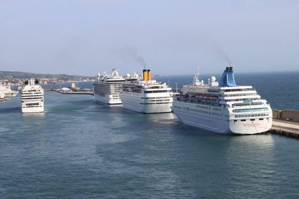 ホテル Stella Di Mare- Cruise Shuttle チビタベッキア エクステリア 写真